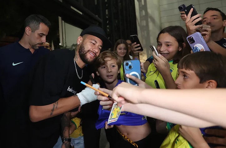 Seleção brasileira: Neymar chega a Belém sozinho e com dúvidas sobre sua  condição física, Notícias